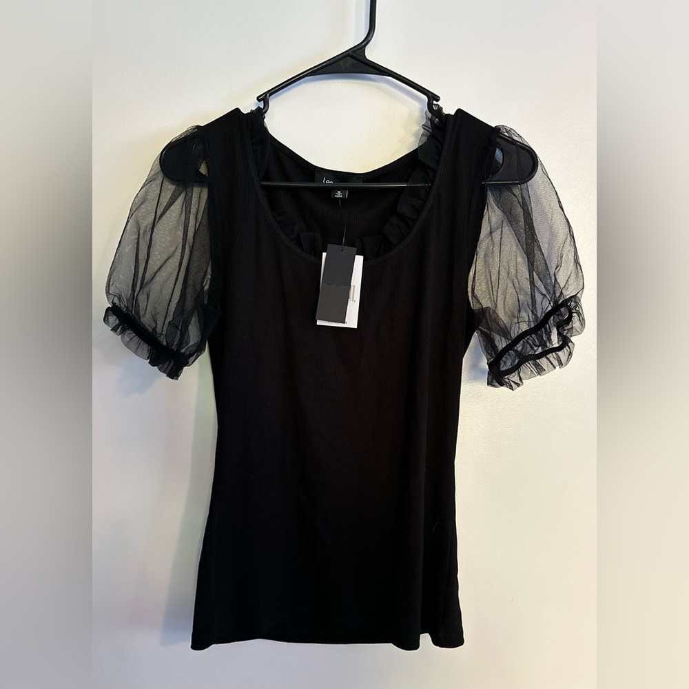 NWT. Lea & Viola. Black Puff Sleeved Fitted Blouse.